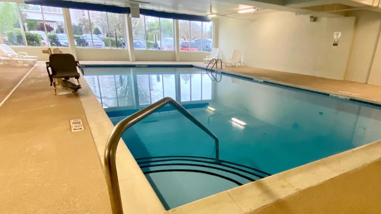 Comfort Suites Concord Mills Buitenkant foto
