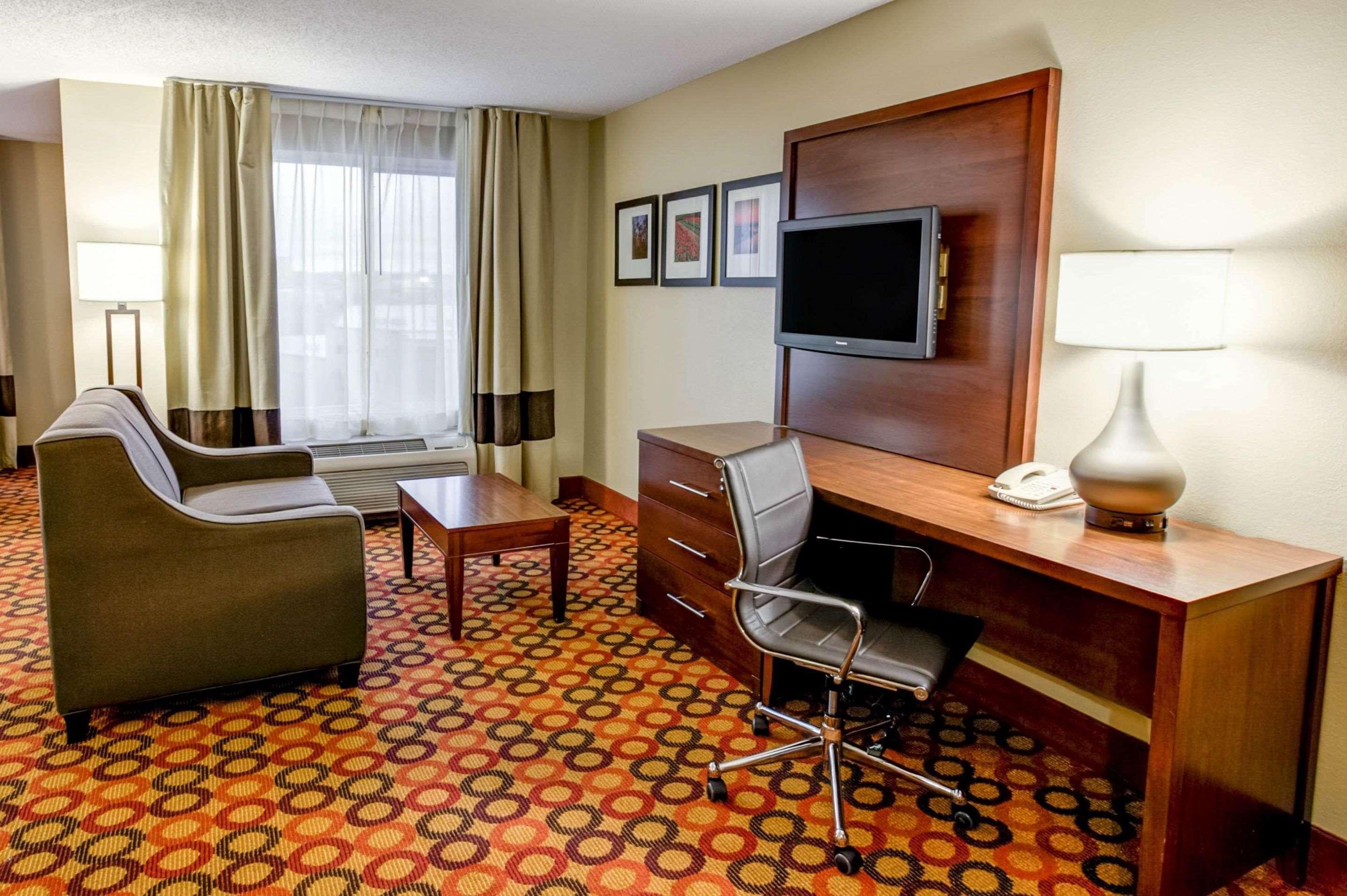 Comfort Suites Concord Mills Buitenkant foto