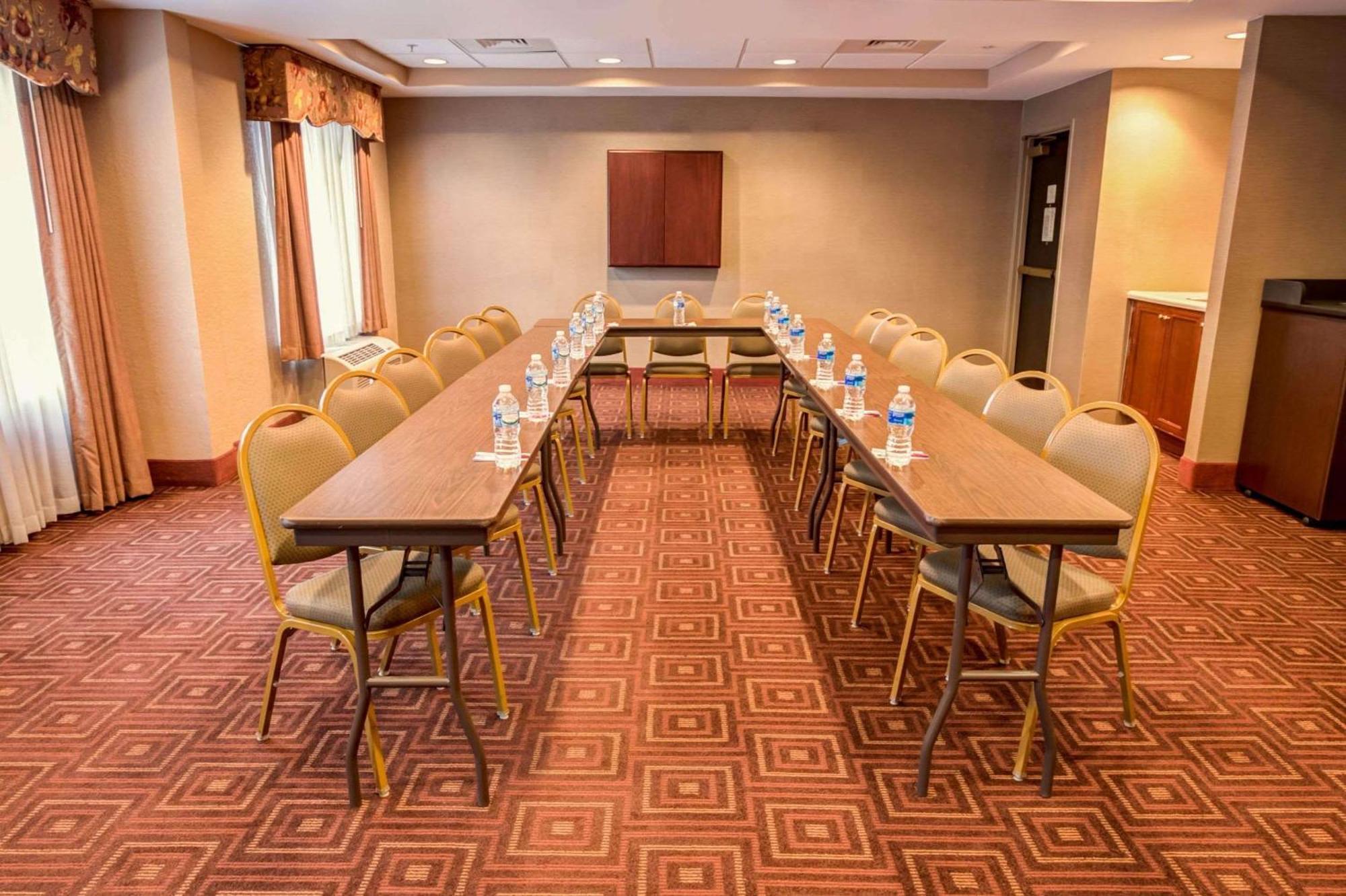 Comfort Suites Concord Mills Buitenkant foto