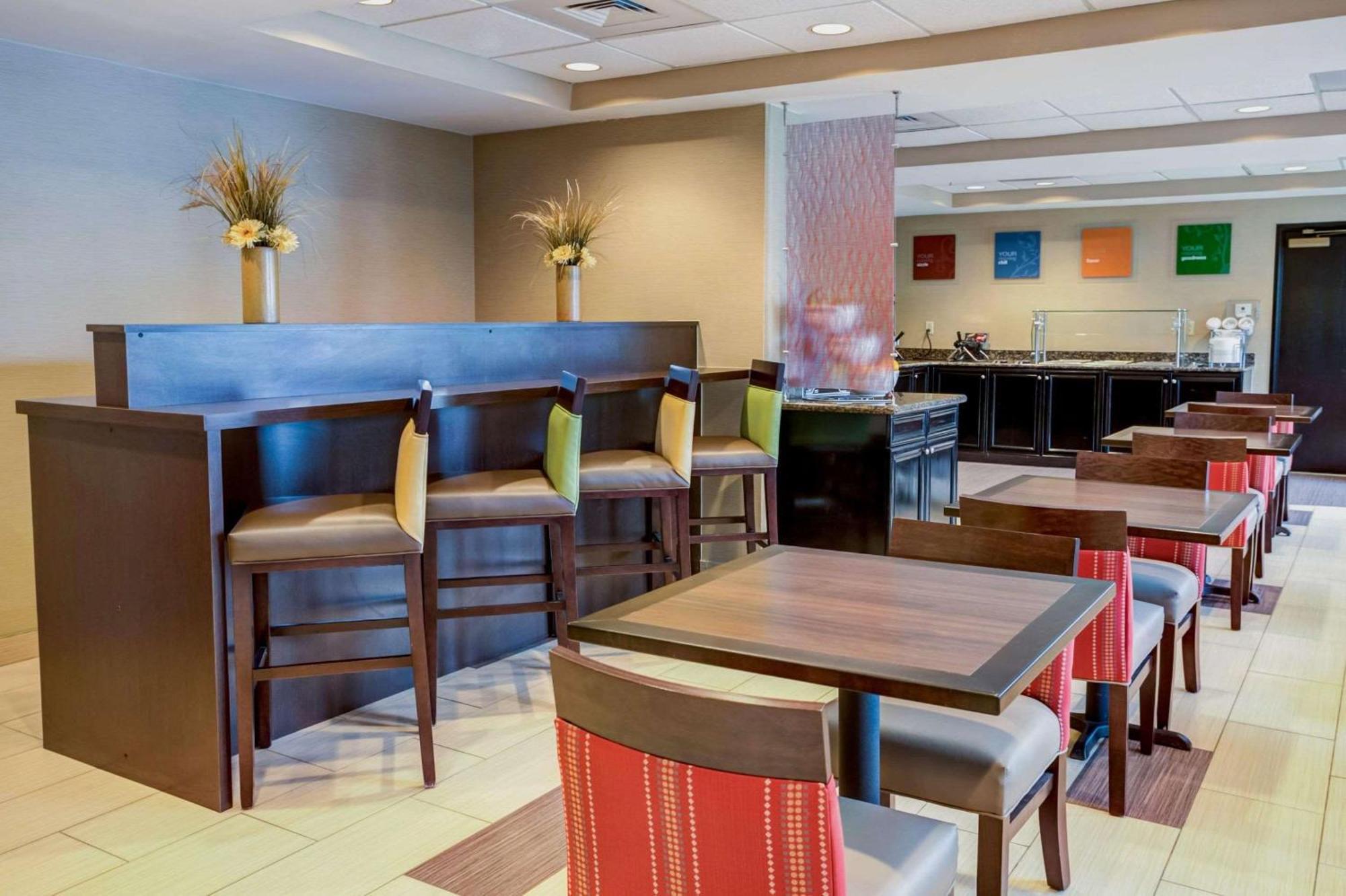 Comfort Suites Concord Mills Buitenkant foto