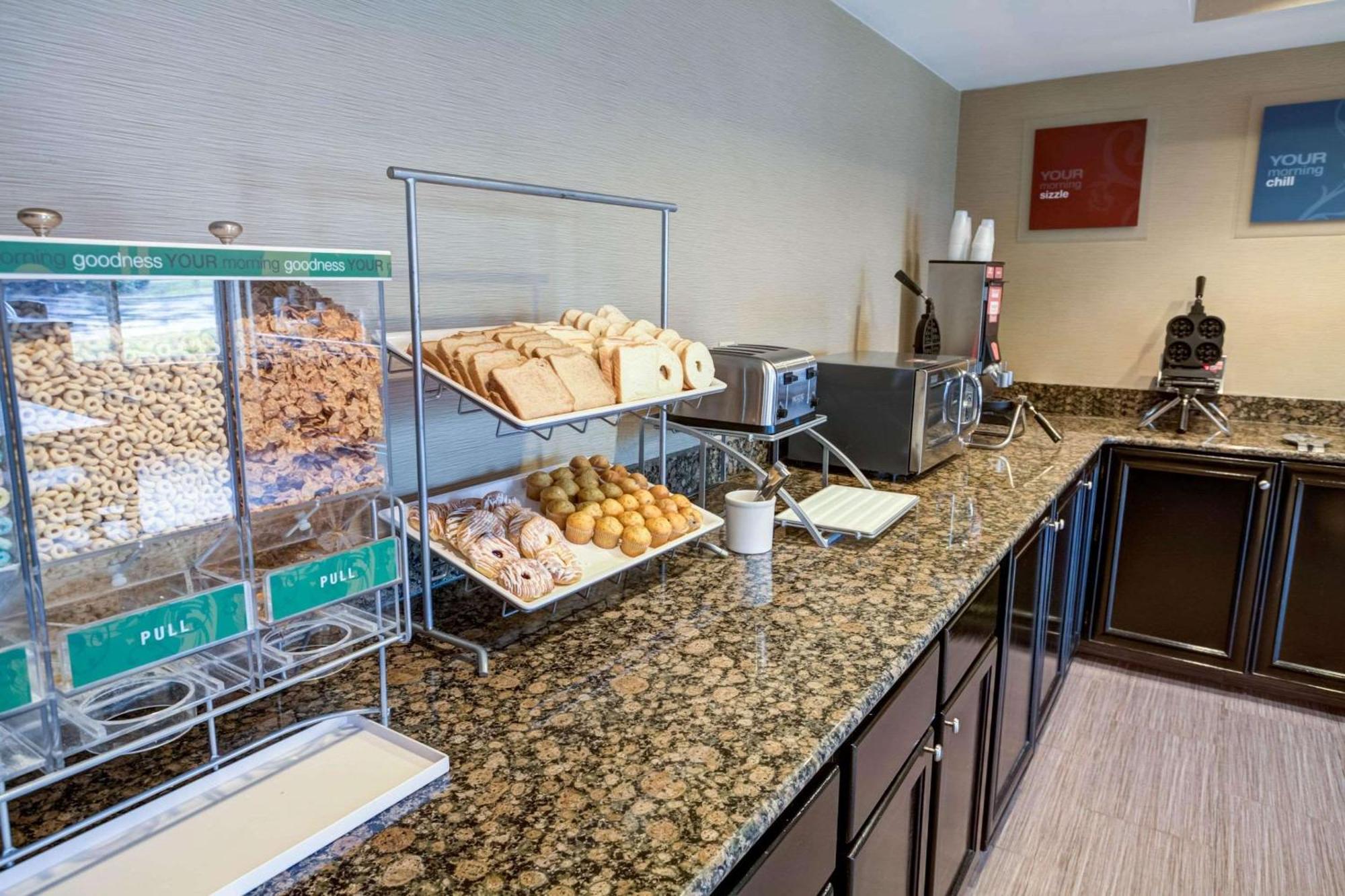 Comfort Suites Concord Mills Buitenkant foto