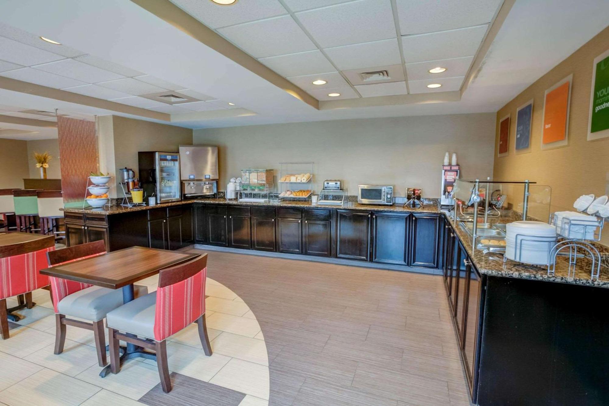 Comfort Suites Concord Mills Buitenkant foto