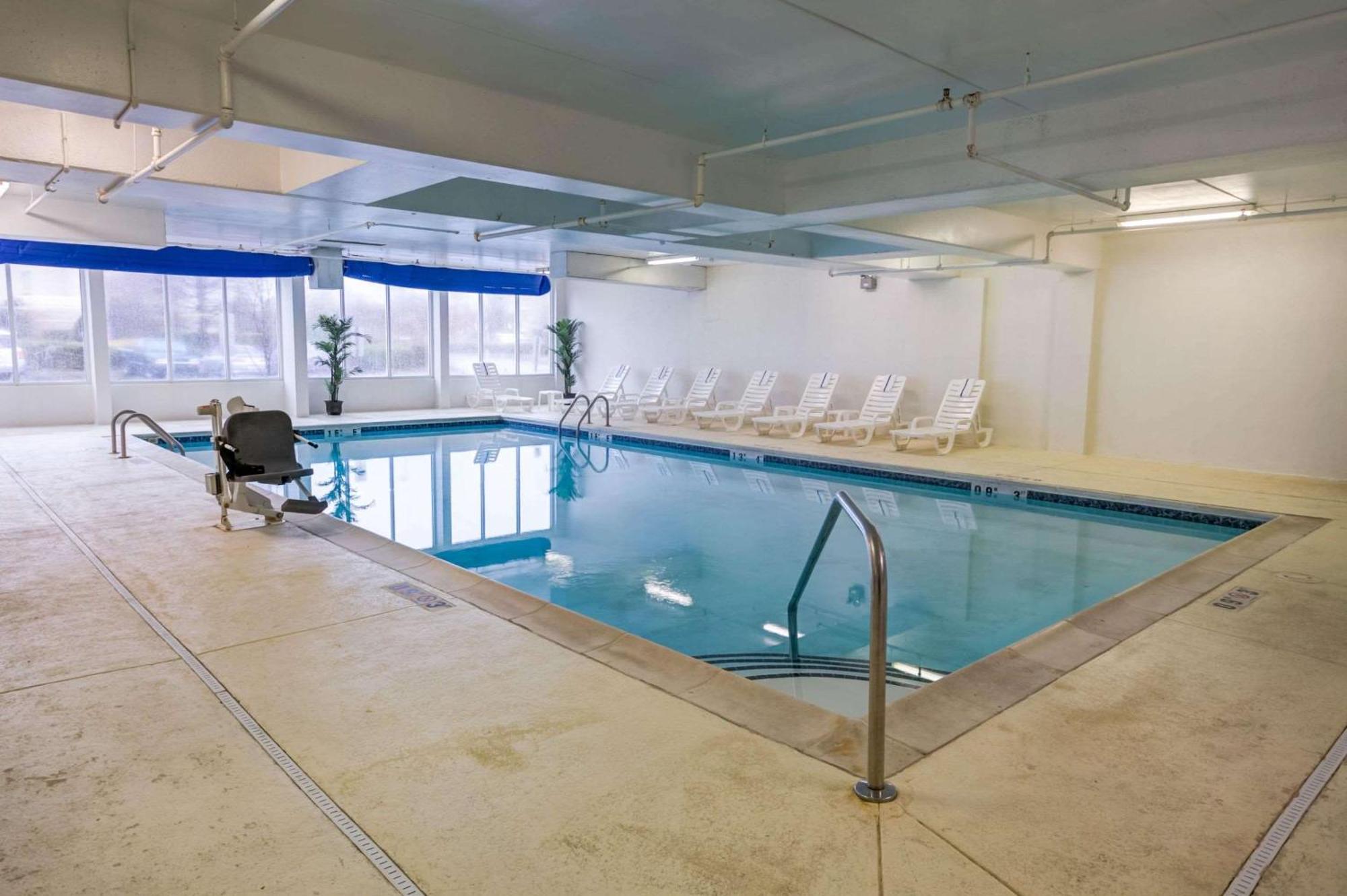 Comfort Suites Concord Mills Buitenkant foto