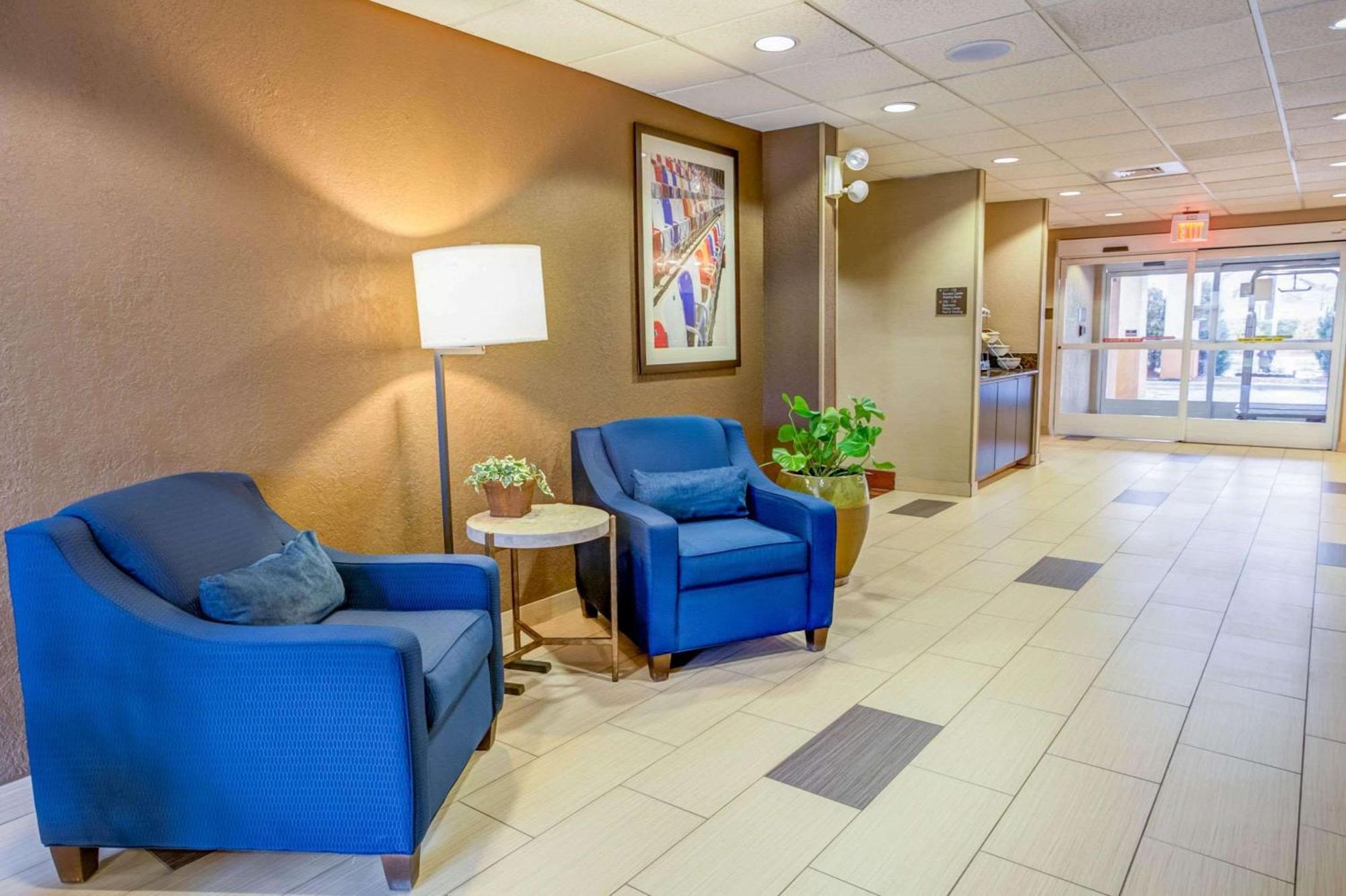 Comfort Suites Concord Mills Buitenkant foto