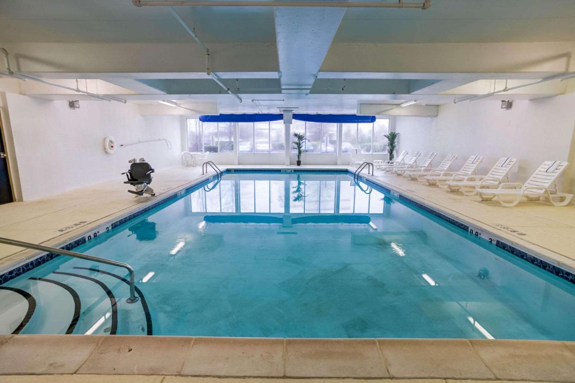 Comfort Suites Concord Mills Buitenkant foto